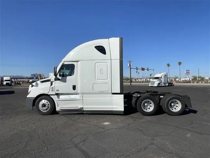 2020 FREIGHTLINER CA126