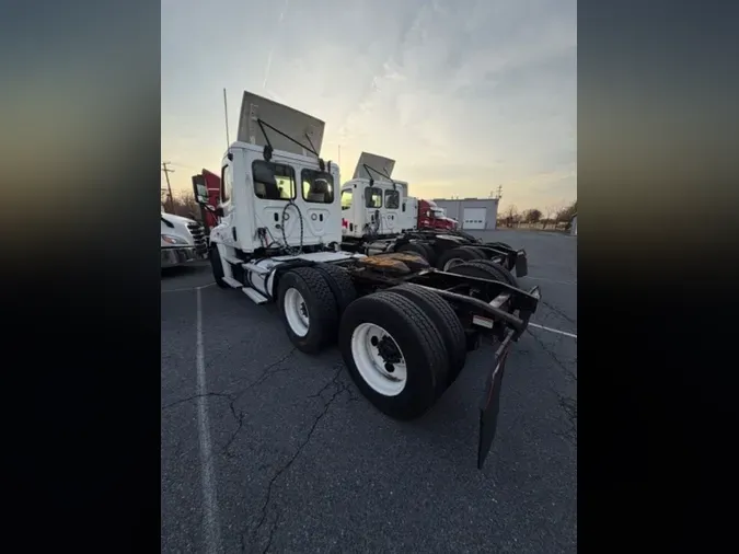 2019 FREIGHTLINER/MERCEDES CASCADIA 125