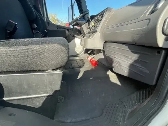 2018 FREIGHTLINER/MERCEDES M2 106f28e915cd994774a814935f126637568