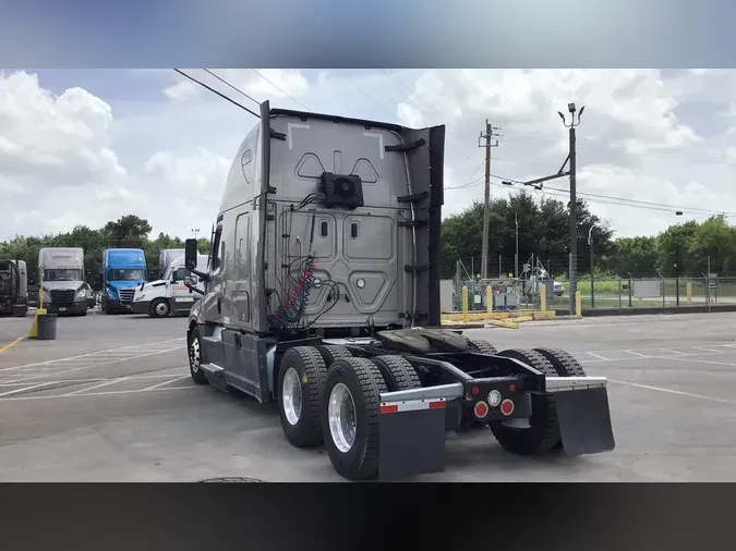 2021 Freightliner Cascadia 126