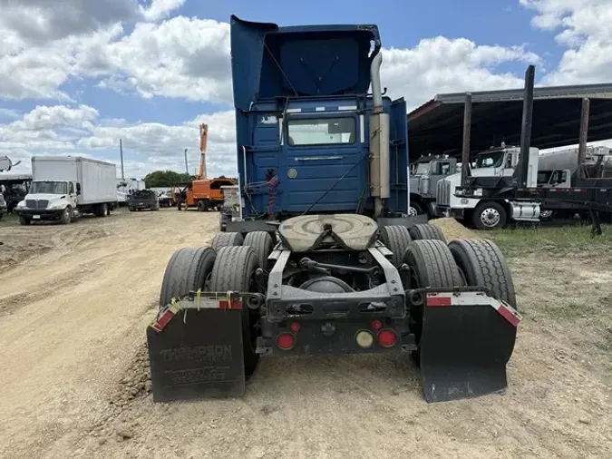 2006 VOLVO VNM64T200