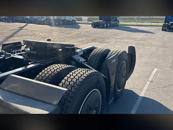 2022 FREIGHTLINER CA126