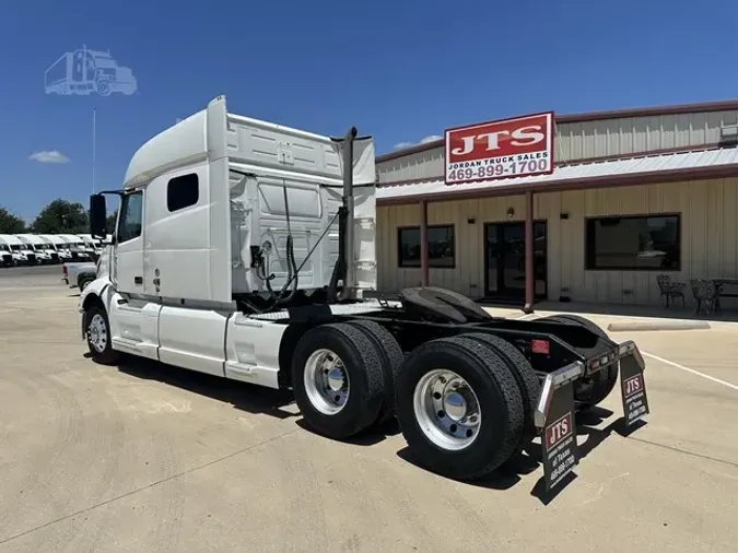 2021 VOLVO VNL64T740