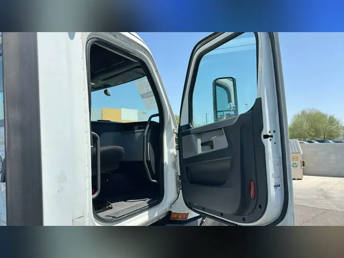 2019 Freightliner Cascadia 126