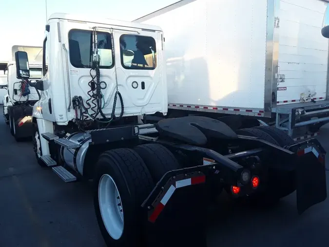 2018 FREIGHTLINER/MERCEDES CASCADIA 125f29ee8f35ae29c8ce5777408123d8929