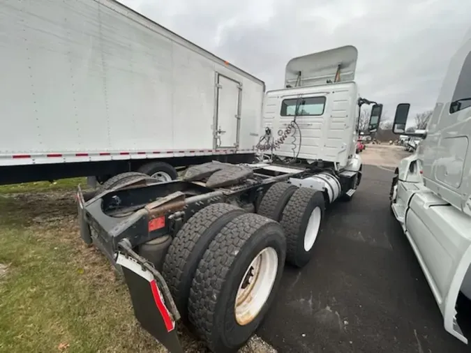 2019 VOLVO VNL64T-300