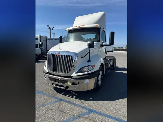 2019 NAVISTAR INTERNATIONAL RH613 DAYCAB S/A