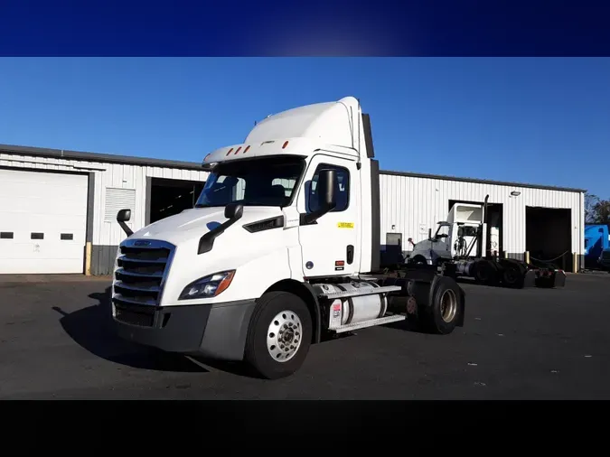 2020 Freightliner Cascadia 126
