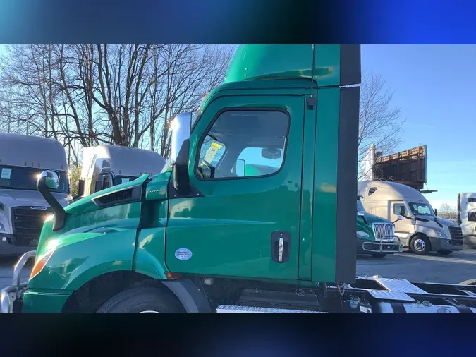 2020 Freightliner Cascadia 126