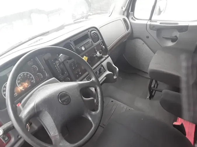 2015 FREIGHTLINER/MERCEDES M2 106