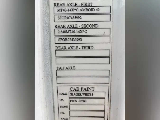 2023 Volvo VNR64T400