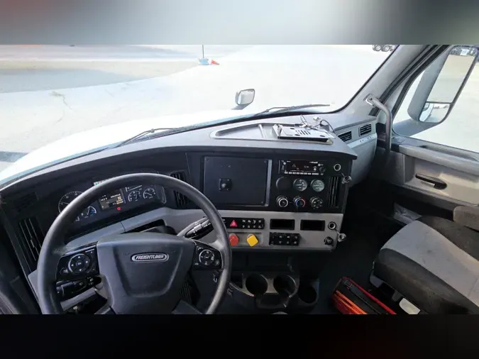 2020 Freightliner Cascadia 126