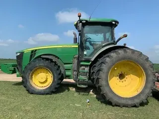 2016 John Deere 8320R