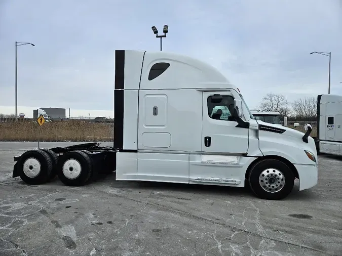 2023 FREIGHTLINER Cascadia 126