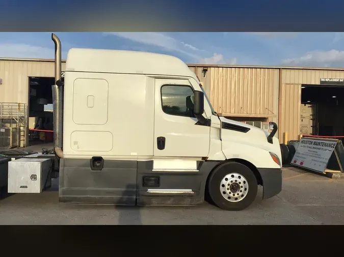 2022 Freightliner Cascadia 126
