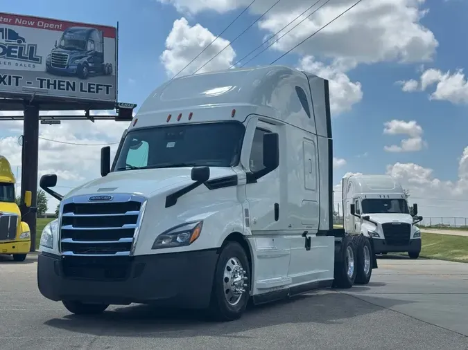2021 FREIGHTLINER Cascadia 126f2b1f17aa446793cd0f2ddd9553a126e