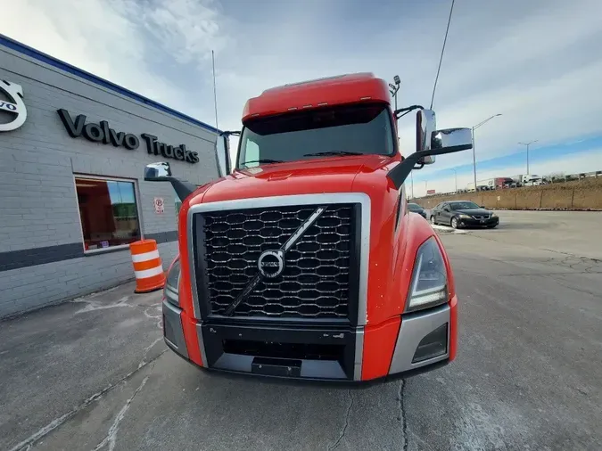 2020 VOLVO VNL64T760