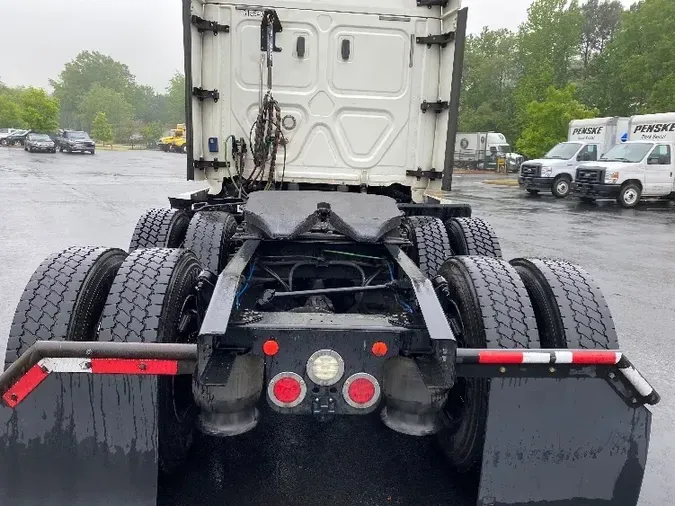 2018 Freightliner T12664ST