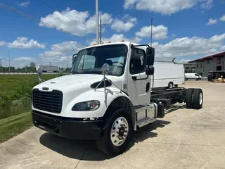 2022 Freightliner BUSINESS CLASS M2 106