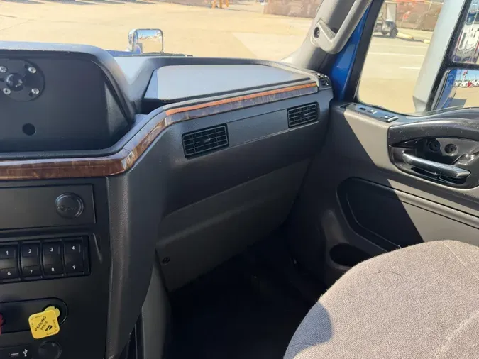 2022 International LT625f2b6eced65876d176211b4c1a305a501