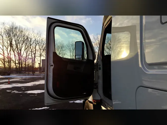 2022 Freightliner Cascadia 126