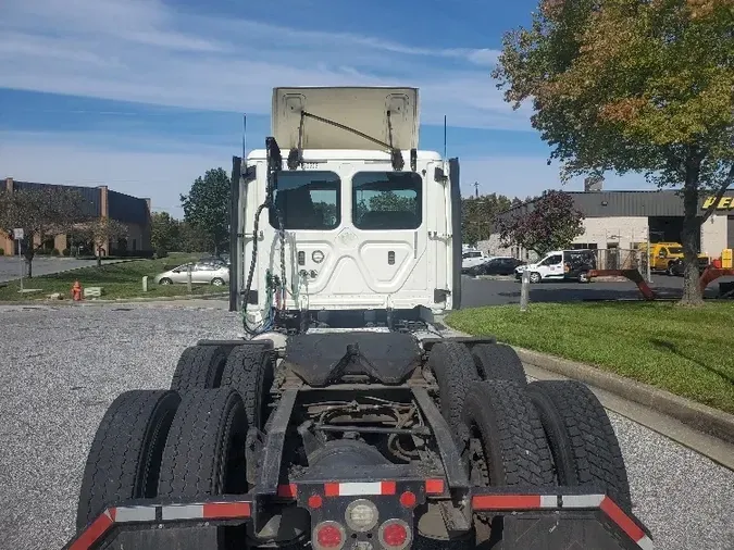 2018 Freightliner T12664ST