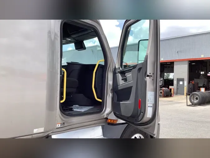2023 Freightliner Cascadia 126