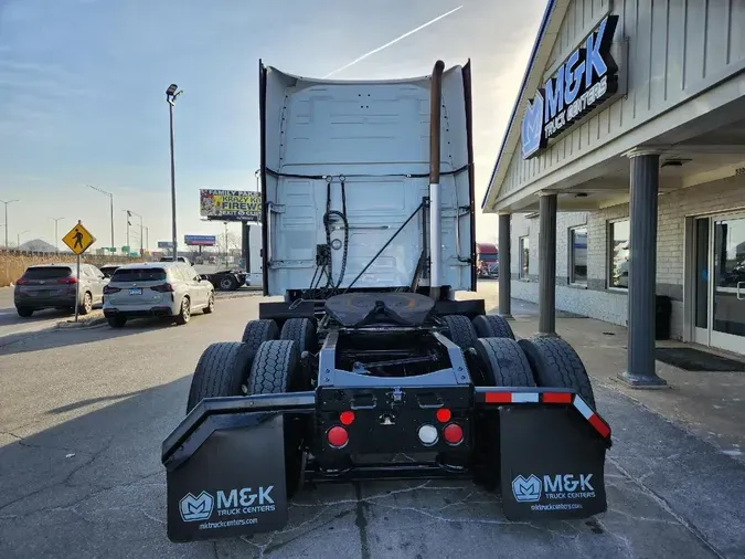 2021 VOLVO VNL64T860