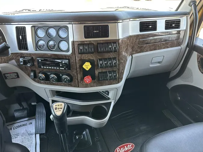 2025 Peterbilt 589f2cd49128749f3ae14c8a13ae282a482
