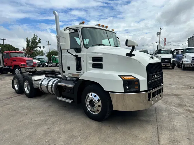 2022 MACK AN64T