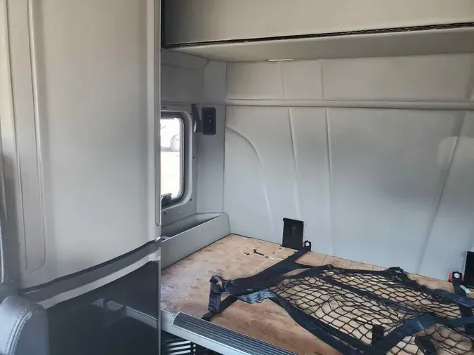 2023 PETERBILT 579