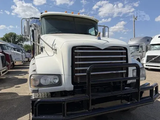 2012 MACK GRANITE GU713
