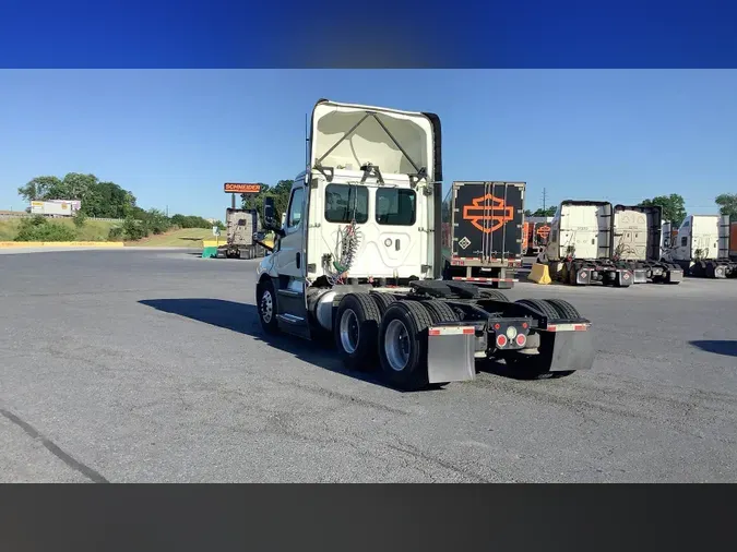 2020 Freightliner Cascadia 126