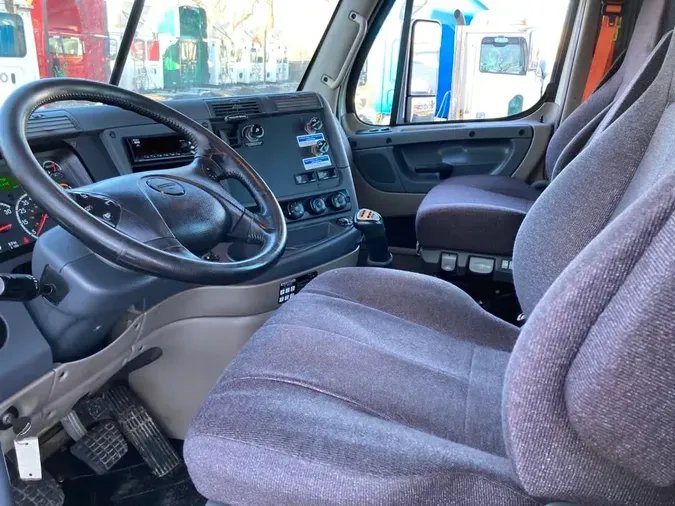 2019 FREIGHTLINER/MERCEDES CASCADIA 125f2e1190fa101a3a7882ef45f5065a7bb