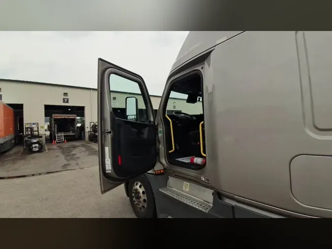 2023 Freightliner Cascadia 126f2e1f7d3c89394b013d3f115400b13f5
