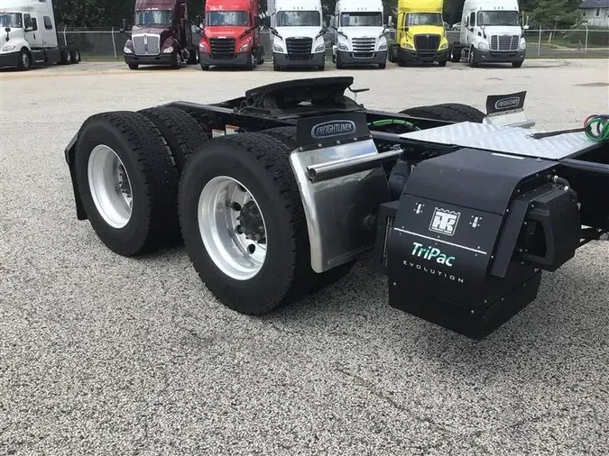 2019 FREIGHTLINER CA126