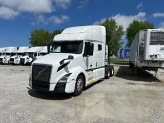 2021 VOLVO VNL64T740