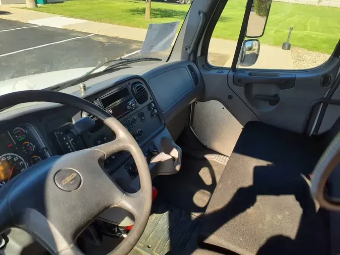 2019 FREIGHTLINER/MERCEDES M2 106