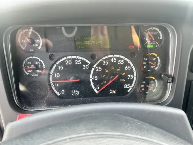 2017 FREIGHTLINER M2 106