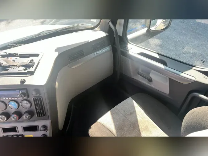 2020 Freightliner Cascadia 126