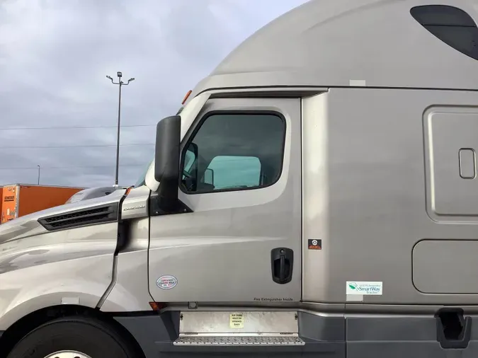 2023 Freightliner Cascadia 126