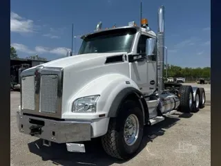 2022 KENWORTH T880