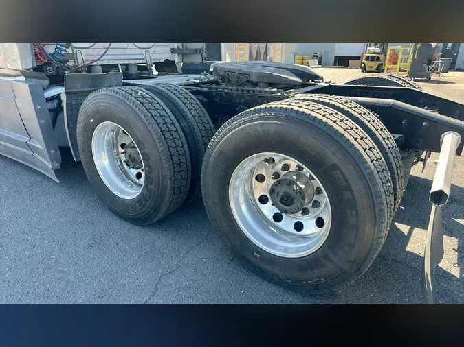 2025 Freightliner Cascadia 126f2fba0be35e31a8ebbed77a33aa26871