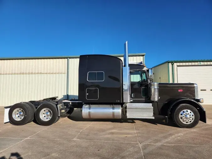 2023 Peterbilt 389