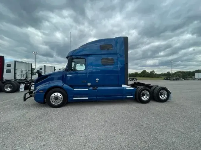 2023 VOLVO VNL64T760