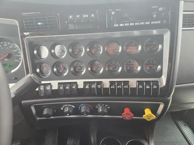 2026 Kenworth W900Lf3097939339d44394fe07828e3ed901b