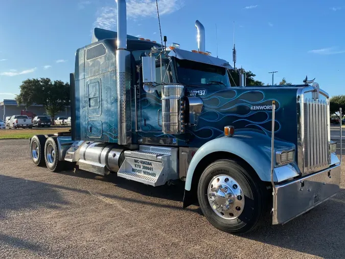 2021 Kenworth W900L