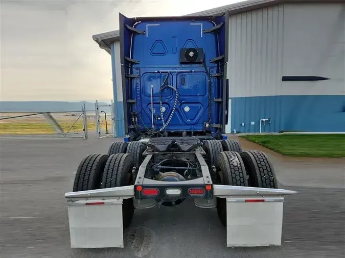 2019 FREIGHTLINER CA126