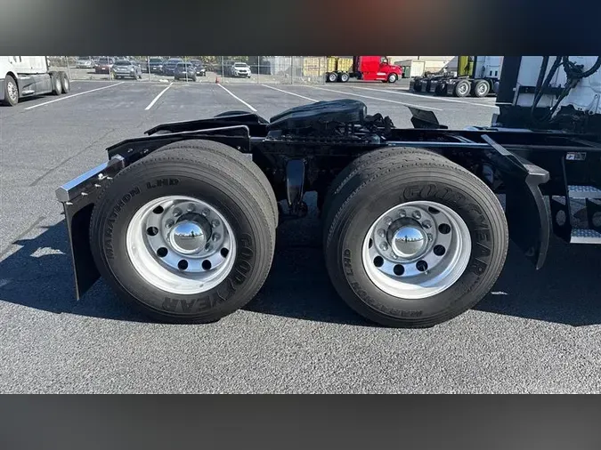 2020 FREIGHTLINER CA116