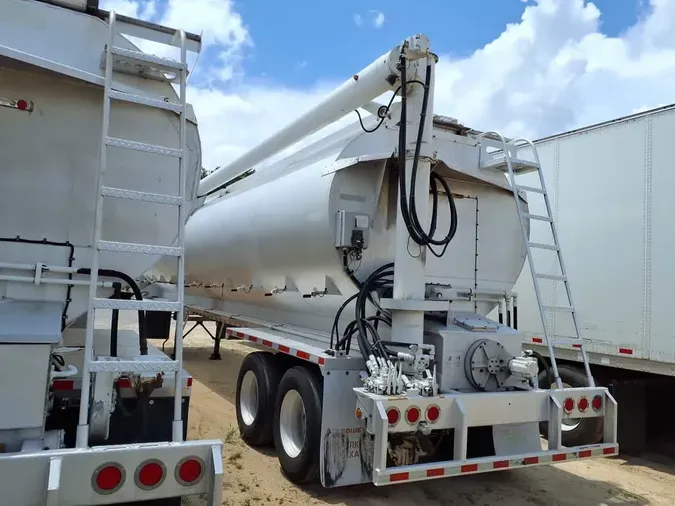 2016 LEDWELL BODY CO 40' TANKER